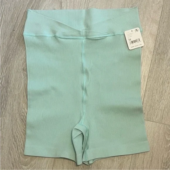 NWT Free People Movement Free Throw Shorts in Turquoise Mint - Picture 4 of 9